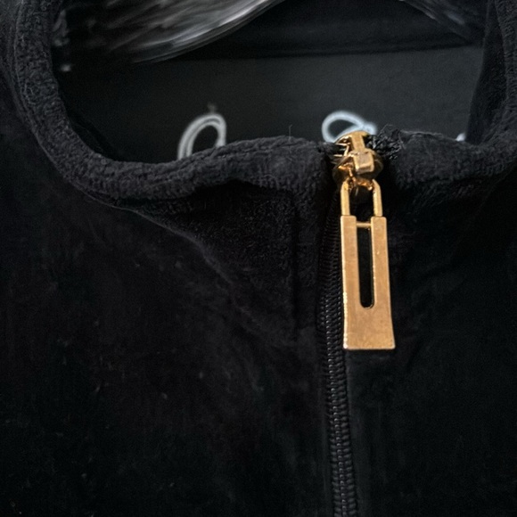 Onque Casuals Women’s Velour Snowflake Winter Cold Full Zip, Black/Gold, Large - Picture 3 of 7